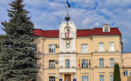 У міській раді Луцьку наразі є 354 568 002 грн вільних залишків з минулого року.Планують їх виділити на підтримку ЗСУ, освіту, ремонт укриттів та інше.
