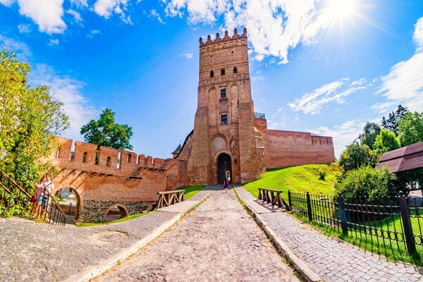 Замок Любарта - романтичні місця Луцька