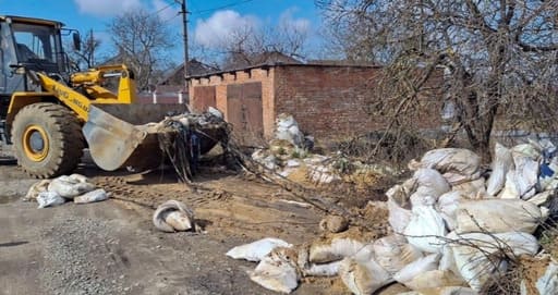 У Луцькій громаді прибрали старі блокпости.
