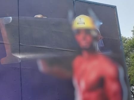 У Луцьку оштрафували підприємство за білборди напівоголеного чоловіка.