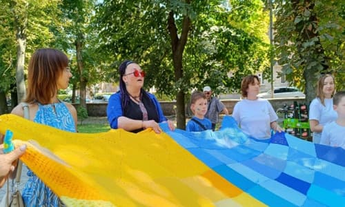 У Луцьку розгорнуть найбільший в'язаний прапор в Україні
