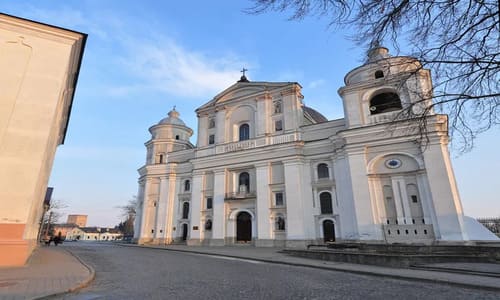 Петропавлівський костел - храми та собори Луцька.