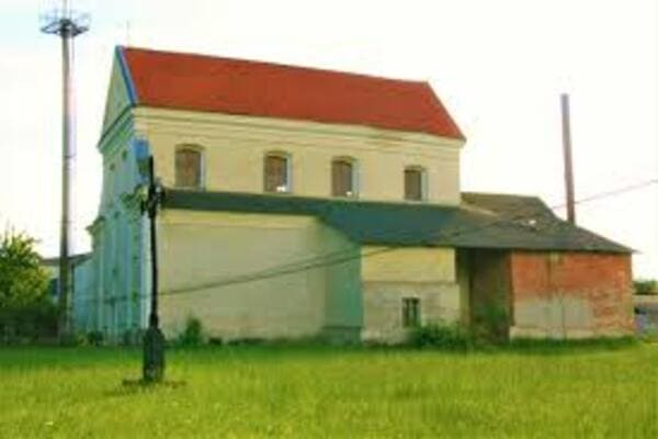 Костел і келії монастиря капуцинів в Любешеві
